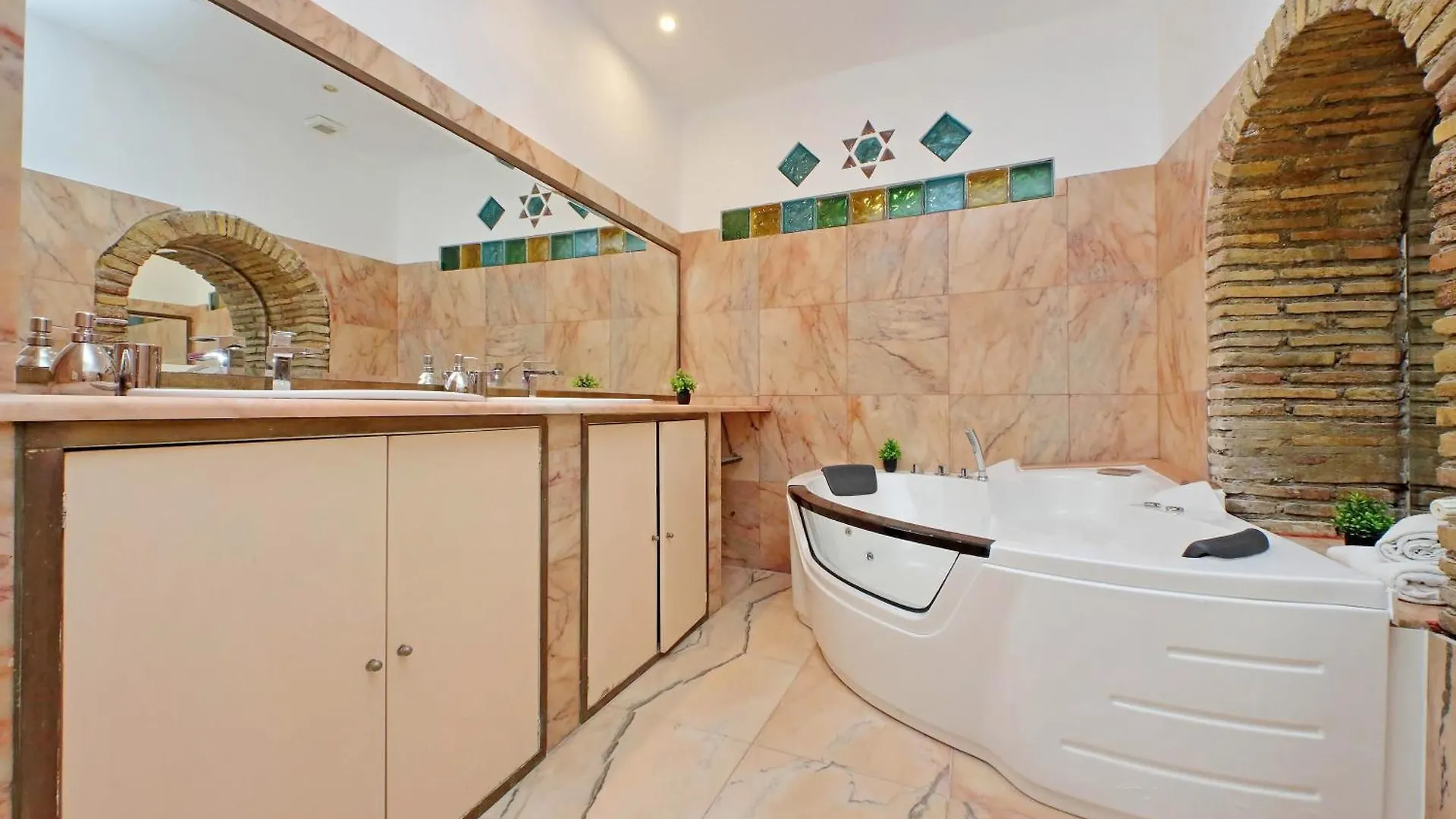 4Bnb - Lungaretta Jacuzzi Apartment Rome