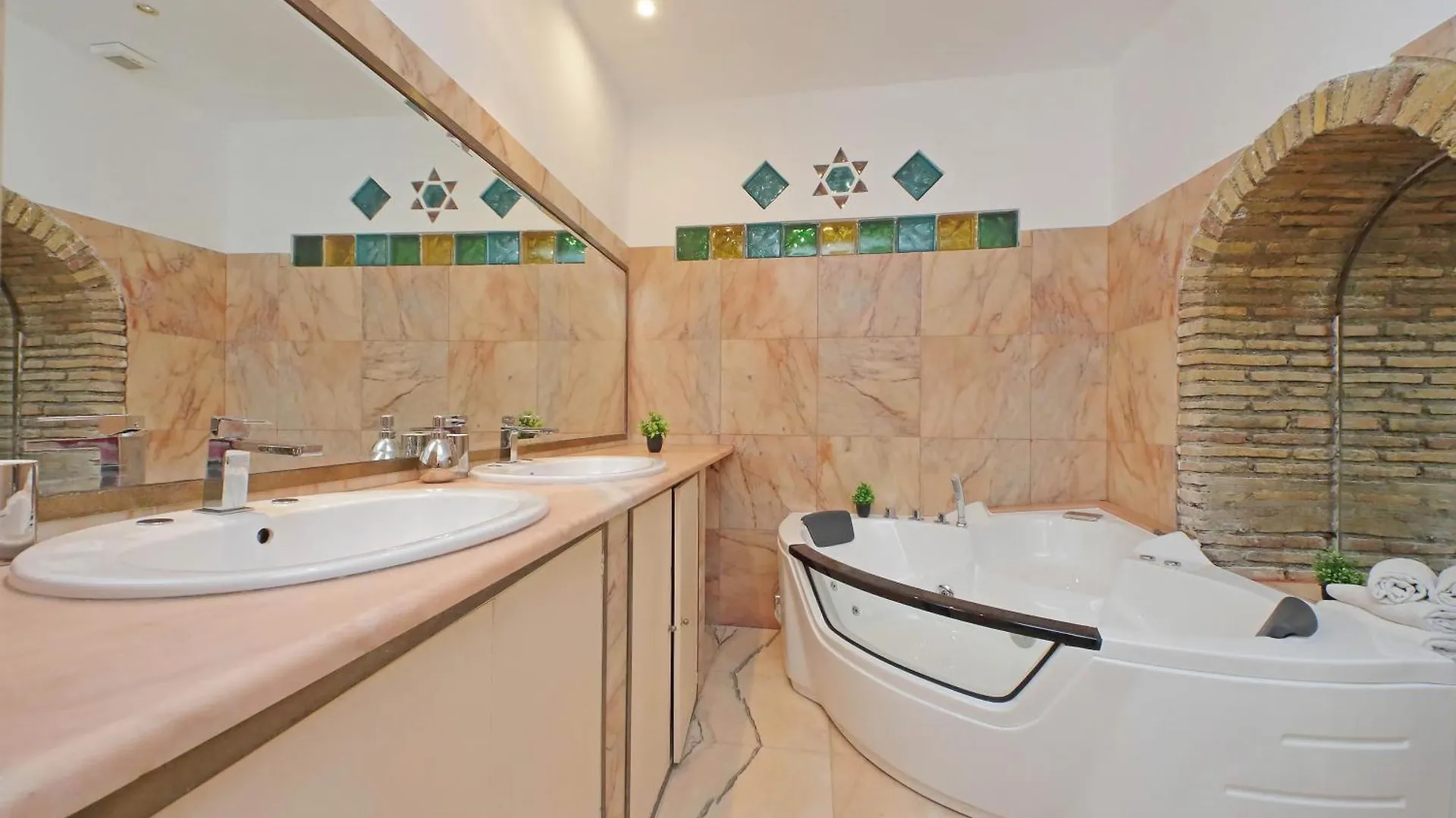 4Bnb - Lungaretta Jacuzzi Apartment Rome